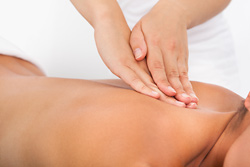 Aromatherapy massage helps to calm cancer patients