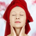 How to do a DIY aromatherapy facial massage