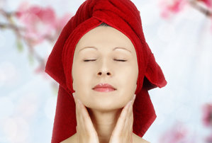 How To Do A DIY Aromatherapy Facial Massage