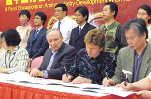 Geoff Lyth signs the official Declaration document