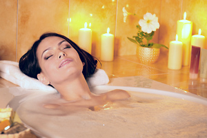 Keep warm throughout the cold winter weather with an aromatherapy bath